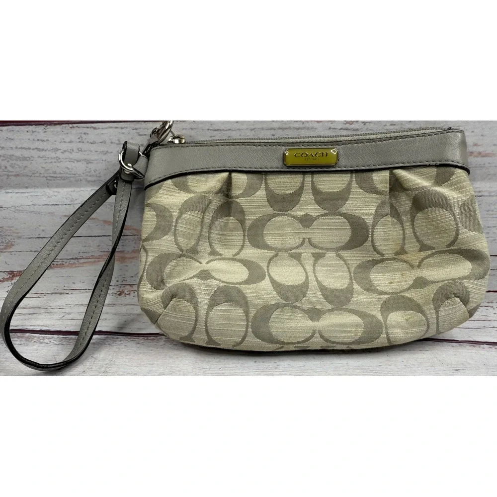 Coach Signature Jacquard Wristlet Grey Cream Small Clutch Bag Pink Lining